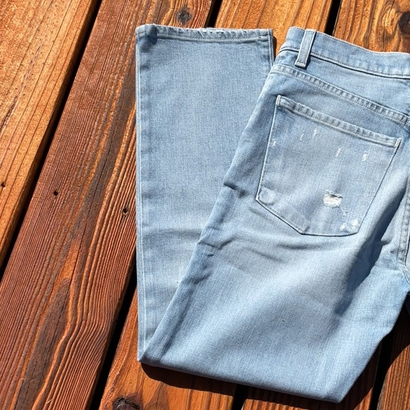 NWT Daily Blue Denim By AG Light Wash Cropped Distressed Jean Sizes 25/ 30 - Picture 9 of 14